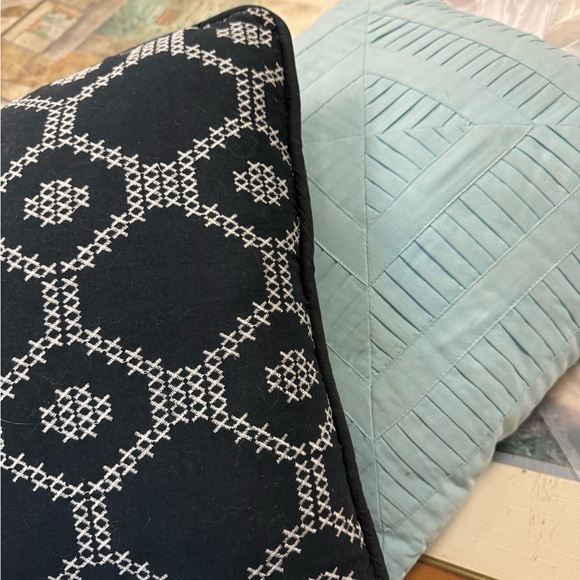 Navy & teal blue two handmade indoor outdoor throw accent pillows home decor - Picture 2 of 10